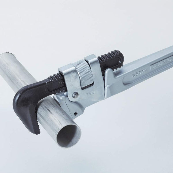 Lobster-Pipe-Wrench-Lightweight-Adjustable-Plumbing-Wrench-3-2024-07-12T03:57:00.757Z.jpg