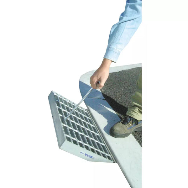 Saboten-Handy-Manhole-Cover-Hook-Puller-and-Drain-Grate-Lifter-340mm-3-2025-03-21T01:58:37.690Z.webp