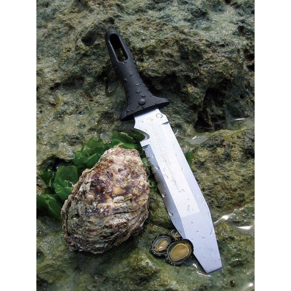 Tomita-Nisaku-Hardened-Steel-Fishing-and-Shellfish-Knife-110mm-2-2025-01-09T03:33:45.979Z.jpg