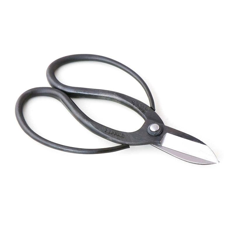 Toyama-Hamono-Carbon-Steel-Ikebana-Flower-Shears-165mm-1-2025-12-08T06:24:40.493Z.jpg